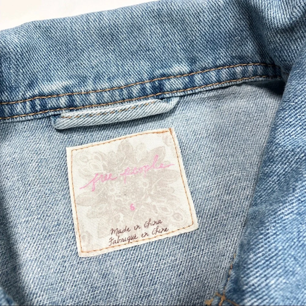 FREE PEOPLE 🔥🔥🔥cropped denim jean jacket - Picture 3 of 11